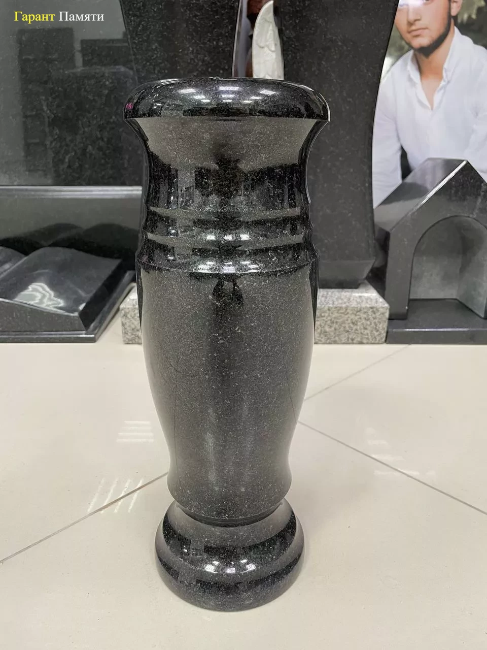 Ваза из гранита Габбро 40см.